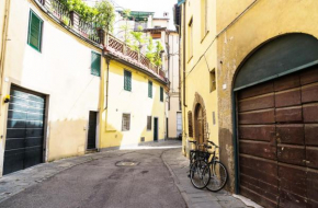 CozyBricks in Lucca - Apartments in Lucca Historical Center - Air Cond & WiFi -